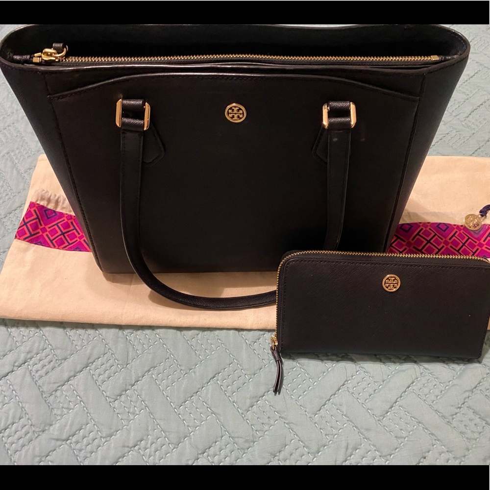 Tory Burch Robinson bag and matching wallet . Black with gold zippers.